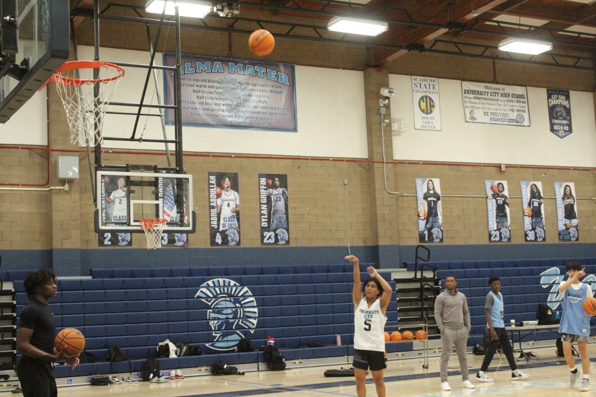 Captain Ardre Gatlabayan shoots during practice.